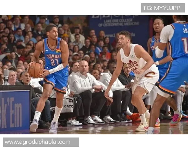 2016季后赛马刺与雷霆激战回顾:传奇对决与篮球智慧的碰撞 2016季后赛马刺与雷霆激战回顾:传奇对决与篮球智慧的碰撞